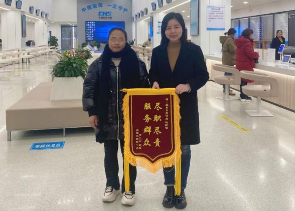 牛策略 宜宾人保财险：跨越地域障碍 高效服务获赠锦旗
