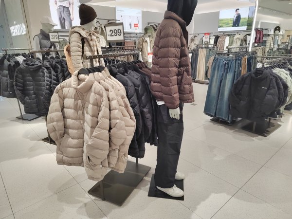 股海策略 广州最低气温降至1字头，服装商家：羽绒服大衣销量比前两天翻倍